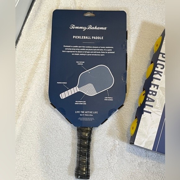 Tommy Bahama Pickle Ball Starter Set NIP 2 Paddles 12 Balls Bonus Keychain NWT - Picture 5 of 11